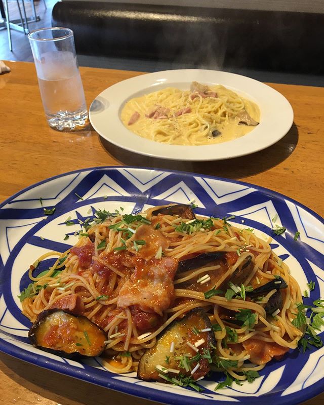 今日のお昼ご飯は、Dearのパスタを食べてきました 久しぶりパスタを食べましたが、美味しかったです♪ パスタについてですが、 パスタは植物性タンパク質を多く含むため、トレーニング後にもオススメです 筋肥大トレーニングの場合はタンパク質が不足しますので他のタンパク質食品と組み合わせ、ダイエットトレーニングの場合はオーバーカロリーにならないように食べ過ぎないように注意しましょう!! 試合前日の食事にもオススメです! 試合や減量あけなど、エネルギー消費量がかなり多めです。まずは消費したエネルギーを補充するために、糖質をしっかり摂ることが大切です! あと、パスタは優秀な低GI食品なので、血糖値の急激な上昇を抑えてくれます! 血糖値には1日の中で数値が変動する空腹時血糖値と食後血糖値というものがあり、食事を摂ると一時的に数値が上がり、時間が経つと下降していくという波を繰り返しているものですが、その波が急激すぎると心や体に不調を及ぼしたり、肥満体型の原因にもなってしまうとのことです! なので試合前日の食事でパスタはオススメです 最後に本日も通常営業してました! みなさんからの予約お待ちしております♪ https://nseitai.com/ 【完全予約制】 【電話番号】080-9542-8357 【営業時間】9:00〜21:00 【定休日】不定休 【住所】〒760-0054香川県高松市常磐町1-9-17