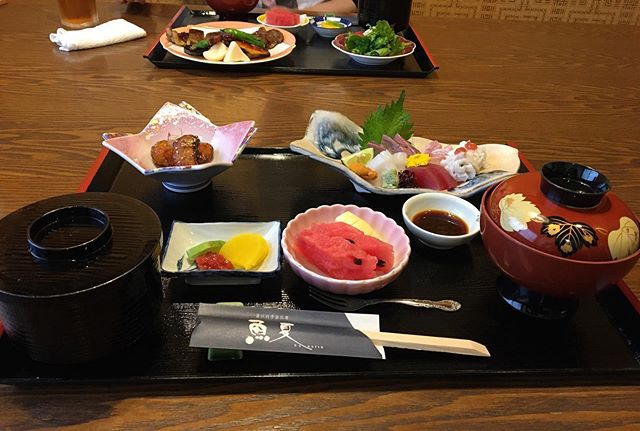 こんにちは️ 先日ですが、魚夏に行ってきました ・ ・ 魚夏は昭和2年に魚屋として創業、歴史あるお店です! 昔から行ってみたく今回やっといけることができました♪ ランチ食べたのですが美味しかったです 弁当もやってますので、また今度弁当買いに行きたいと思います♪♪ ・ ・ 最後に、本日も通常営業してます! みなさんからの予約お待ちしております♪ https://nseitai.com/ 【完全予約制】 【電話番号】080-9542-8357 【営業時間】9:00〜21:00 【定休日】不定休 【住所】〒760-0054香川県高松市常磐町1-9-17 #昼ご飯 #ギックリ腰 #ぎっくり腰
